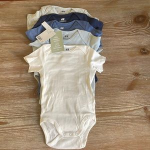 NWT 12m 5pk onesies